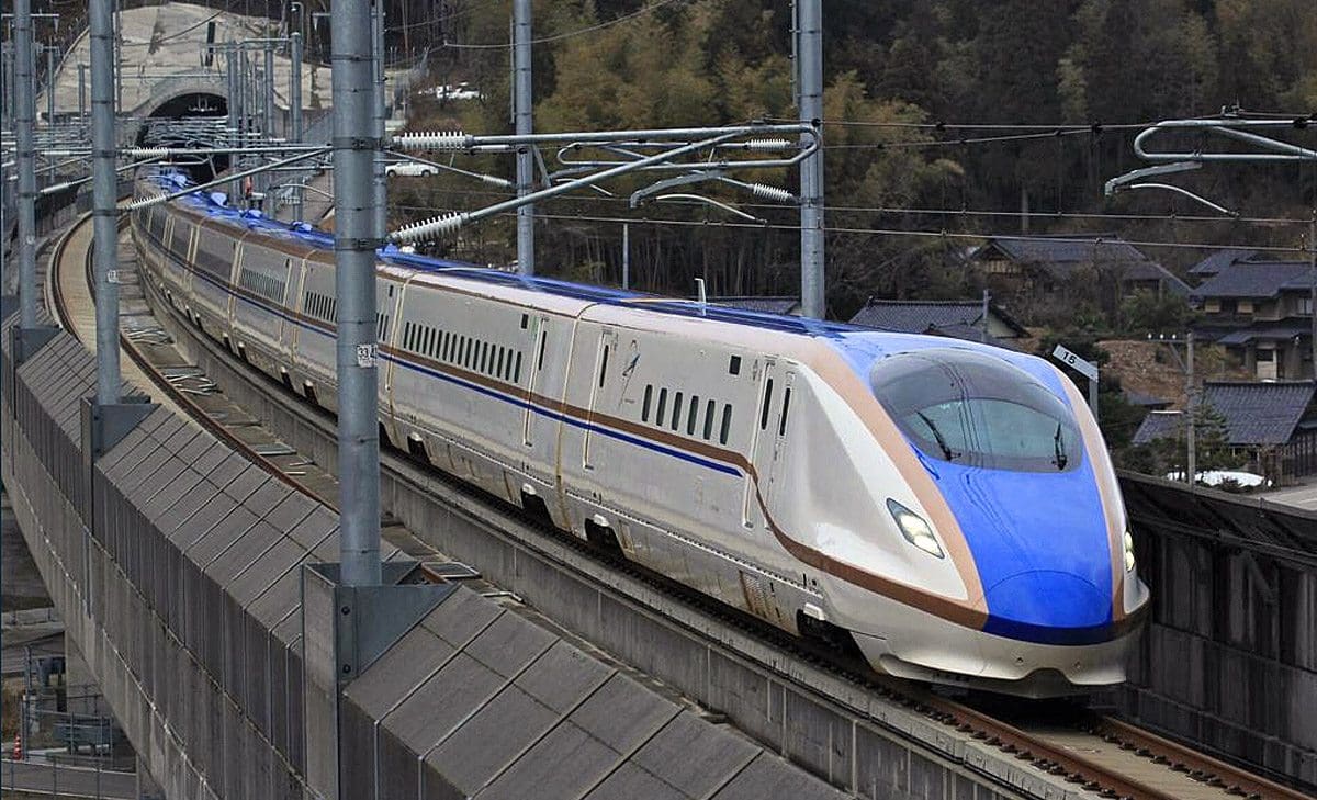 Hokuriku-shinkansen.jpg