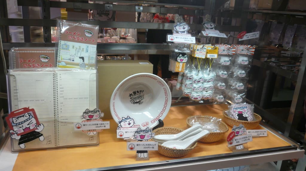 De nombreux objets en relation avec les ramens sont proposés et constitueront des souvenirs utiles et collectors !