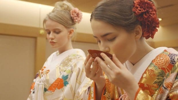 Les Couples Homosexuels Aussi Peuvent Vivre Un Mariage Traditionnel Au Japon Dozodomo