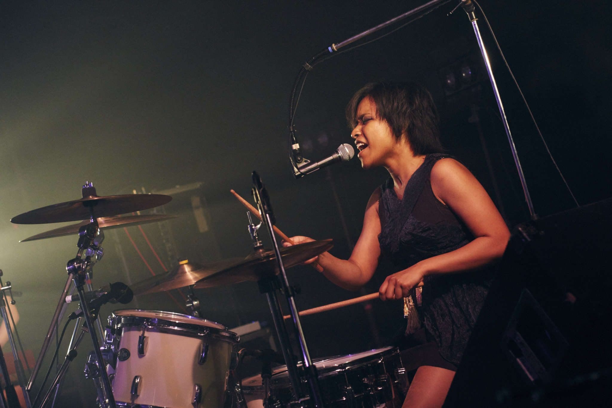 À la batterie, - Photographe : Nakano Shuuya (中野修也)
