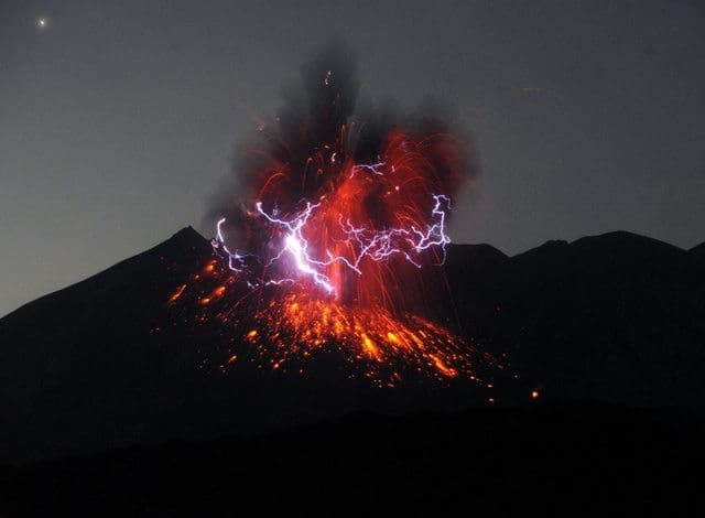 Le volcan Sakurajima au sud du Japon est entré en quot;grandequot; éruption  DozoDomo