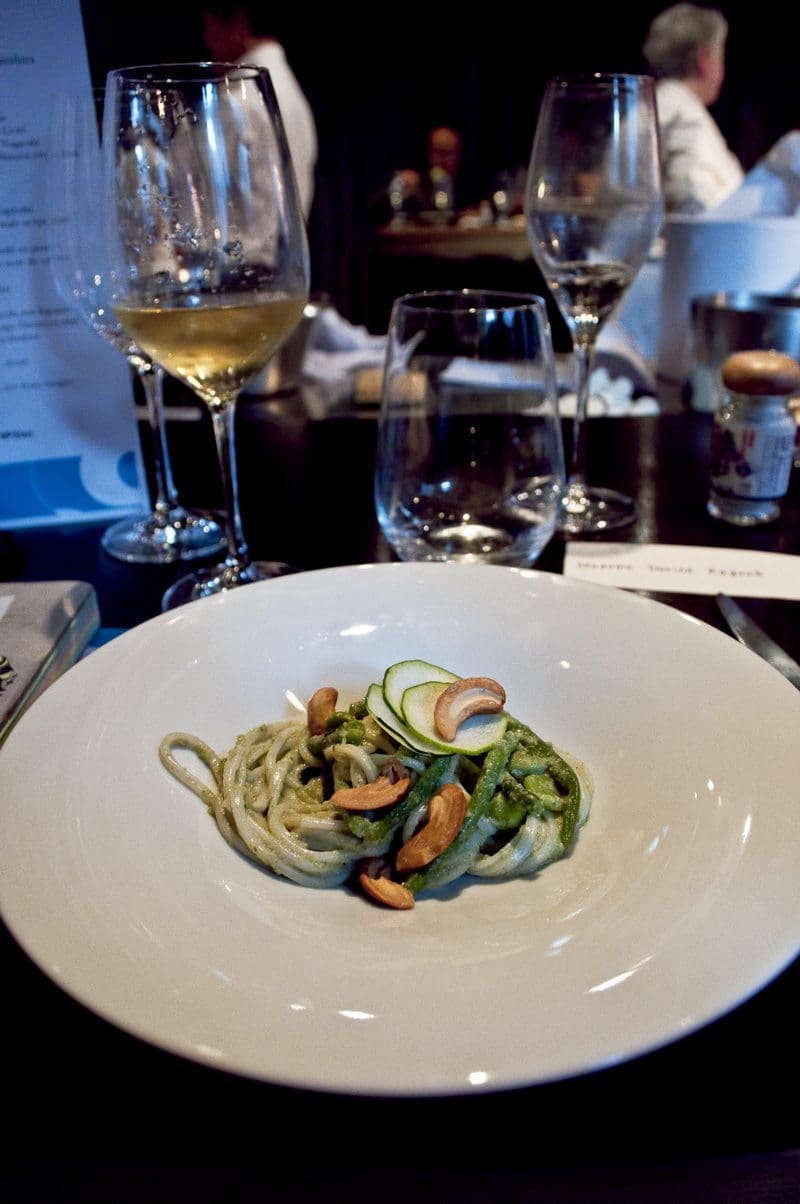 Udon de Nagasaki au pesto, légumes verts et noix de cajou (très simple à faire, mais tellement bon !).